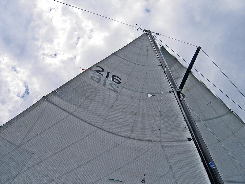 wavemagic_sailing13.JPG - New Mast- Main and Blade Jib